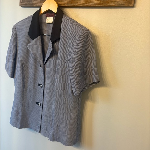 Vintage Women's Blue and Navy Button Down short sleeved Shirt size 8 - Picture 3 of 13